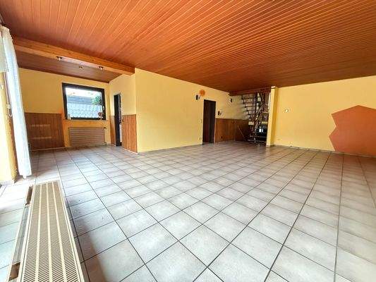  Wohn- und Essbereich