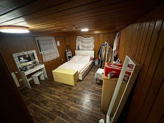 13) Schlafzimmer Keller