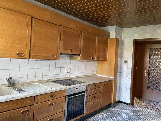 Küche und Blick in Flur