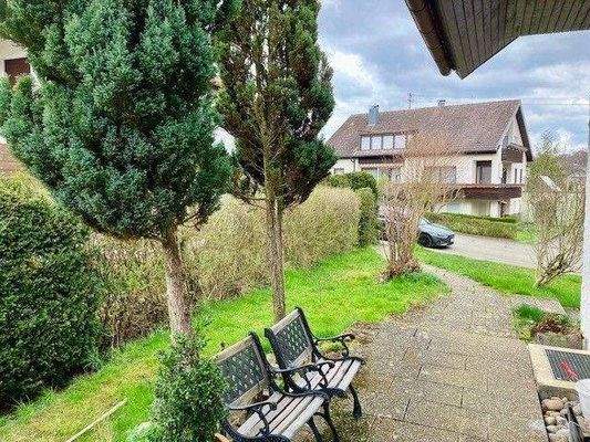 Vorplatz Eingang EG.jpg