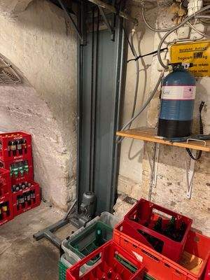 Getränkeaufzug I KG