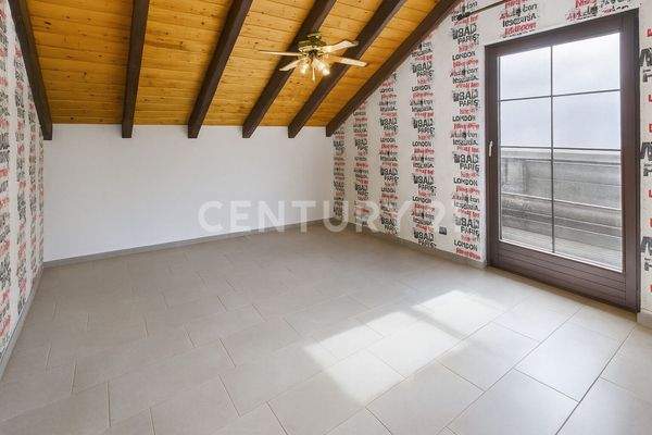 Kinderzimmer mit Blick zum Balkon