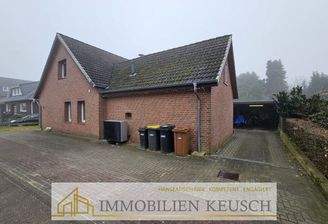 Hausansicht & Carport (1)