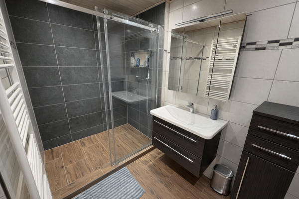 7C190F24-80F4-4C97-BE42-26013B106BC9