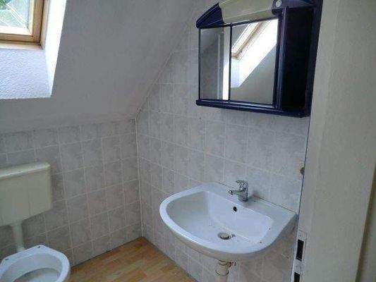 Bad von einer Dachgeschosswohnung..JPG