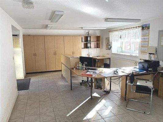 Eingangsbereich-ehemaliges Büro