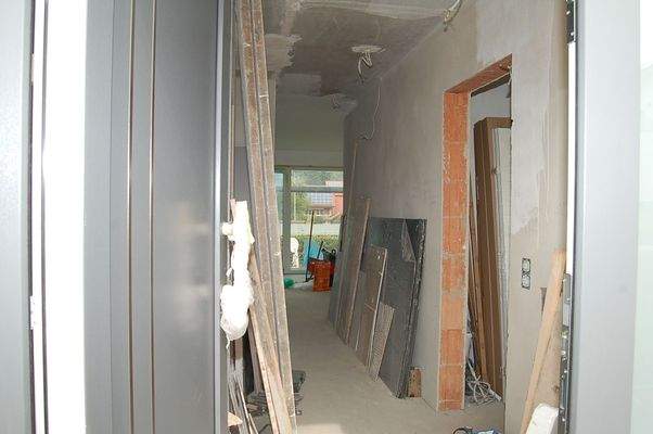 RH 01 EG Eingang Flur.JPG