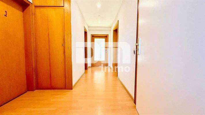 1.OG WE2 Flur / Diele / Einbauschränke