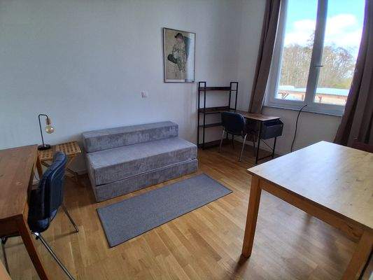 Schlafzimmer mit Schlafcouch (ca. 140 x 200 cm)