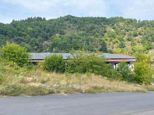 Dachfläche mit PV-Anlage