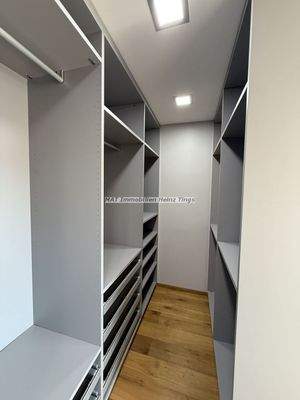 begehbarer Kleiderschrank