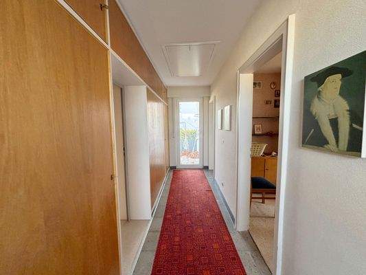 heller Flur im Obergeschoss