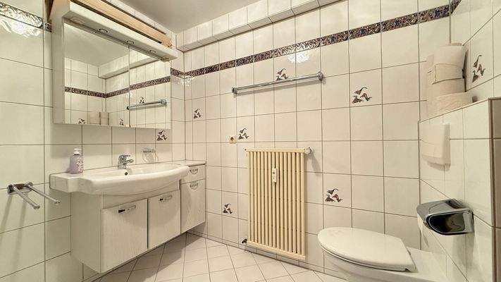 Badezimmer mit Waschtisch,WC