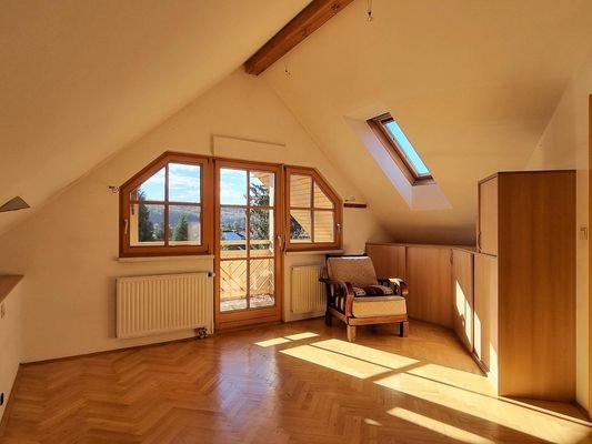 Zimmer 1 / DG mit Balkon