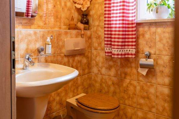 Großzügiges Wohnhaus mit Garten, Wintergarten & PV – ruhig gelegenes Raumwunder