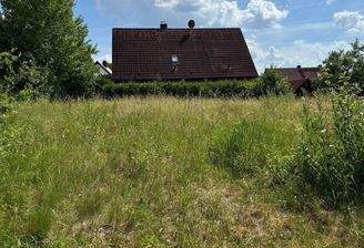 Angeboten ist die Grundstückshälfte von ca. 324 m² 