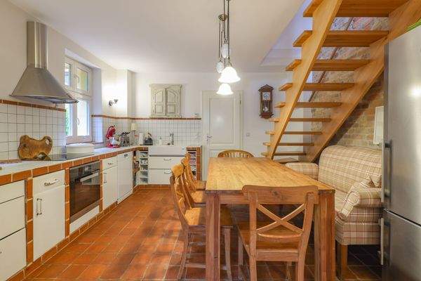 Küche mit Blick zum Flur.jpg