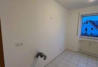 Zimmer - Platz für Ihre Küche mit Fenster