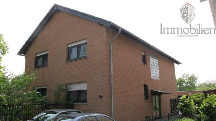 Hausvorderansicht mit Hauseingang