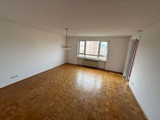 Wohnzimmer mit Balkon