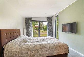 Potentielles Schlafzimmer mit eigenem Terrassenausgang