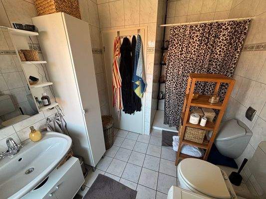 Badezimmer Mietwohnung OG rechts