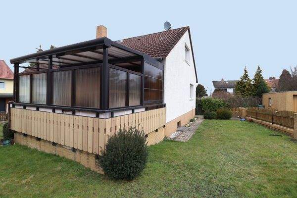 Außenansicht mit Wintergarten