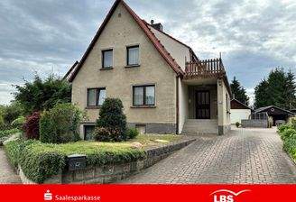Wohnhaus - Straßenansicht