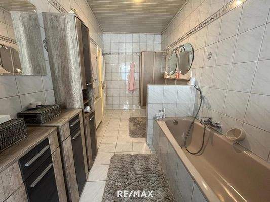 Wohnung 1 - Badezimmer