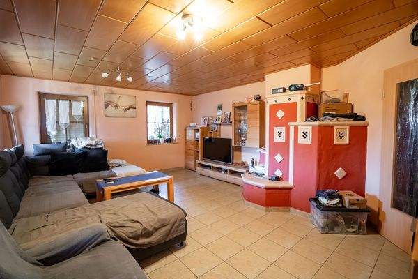 Wohnzimmer mit Kachelofen