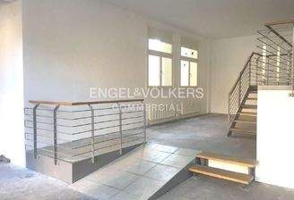 Innenansicht mit Podest