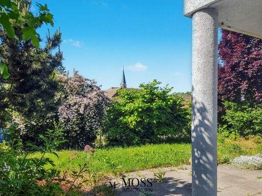 Terrasse hinter dem Haus