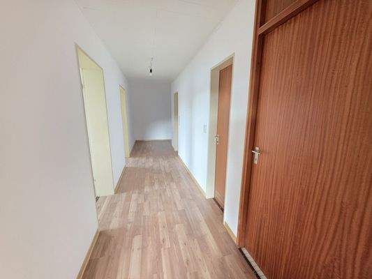 Wohnungsflur mit Platz für Garderobe oder Kommode #135932