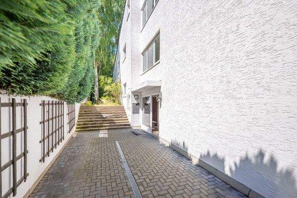 Eigener Eingang & Innenhof