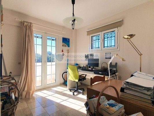 e7535629e35342f79d58690d6c35155f-original