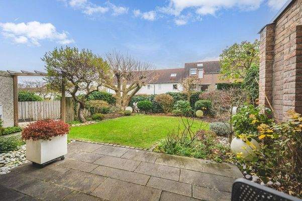 Terrasse mit Garten 2