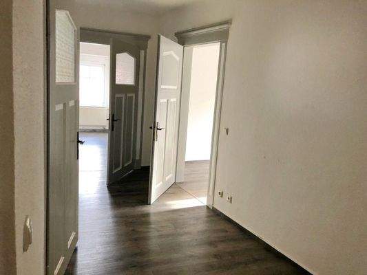 Blick von der Wohnungstür in den Flur