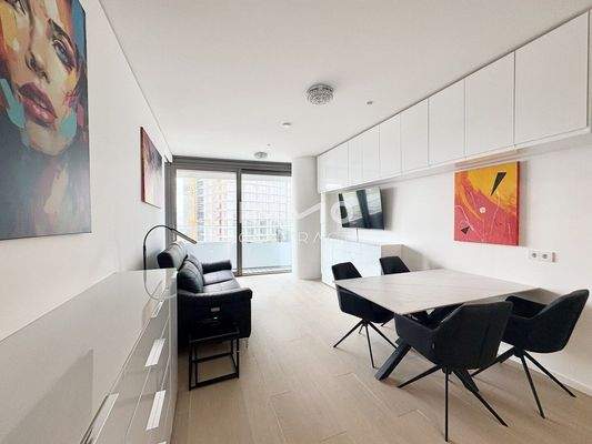 Lichtdurchfluteter Wohn-Essbereich