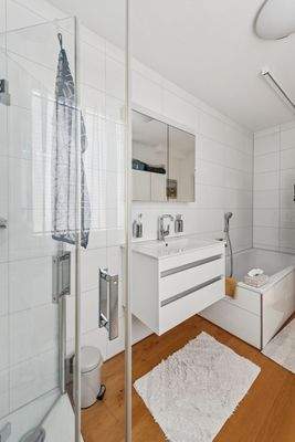 Modernes Tageslichtbad