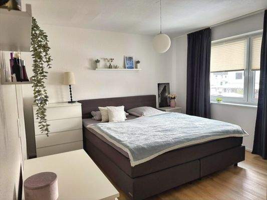 Schlafzimmer mit ca. 15,5 m²