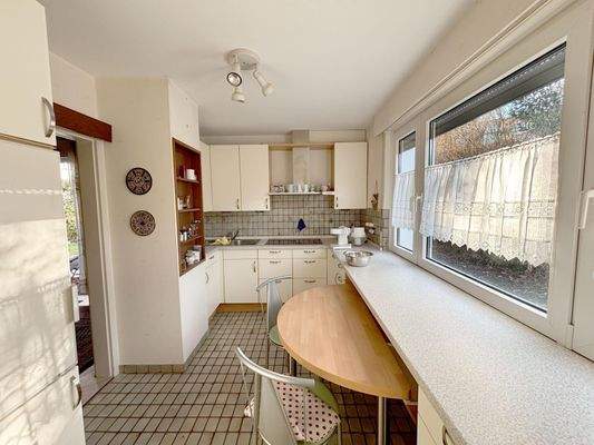 lichtdurchflutetes Küchenzimmer im EG mit...