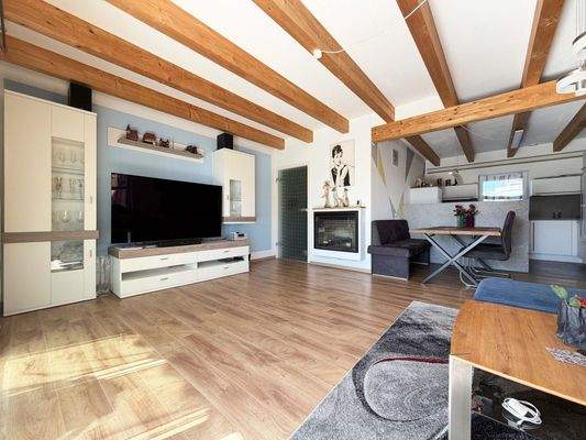 EG Wohn Essbereich: Offener Grundriss verbindet Fernsehen Essen und Kochen zu einem Raum