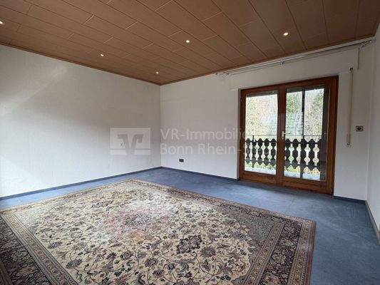 Wohnzimmer mit Balkon