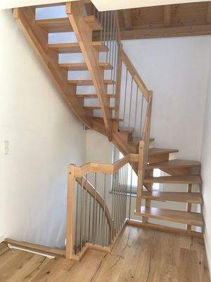 Massiv-Treppe in Buche