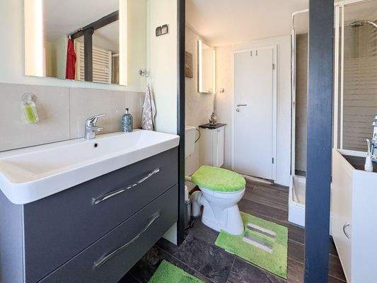 Bad mit Dusche