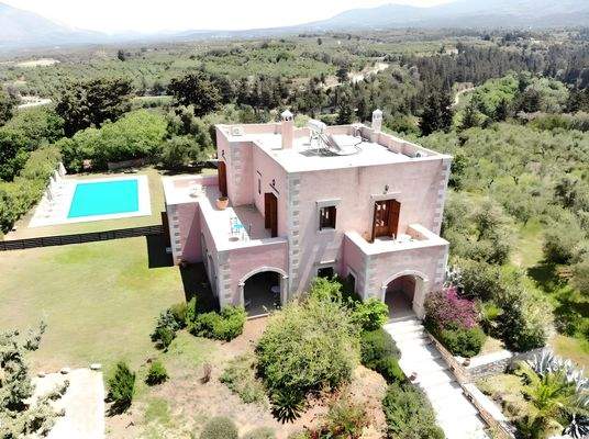 Traditionelle Steinvilla bei Plevriana auf Kreta m