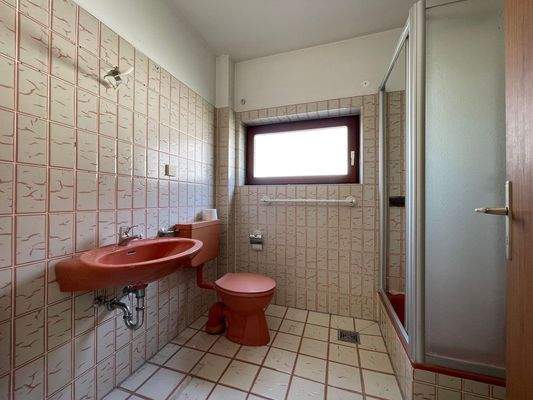 Badezimmer mit Dusche 1. Obergeschoss