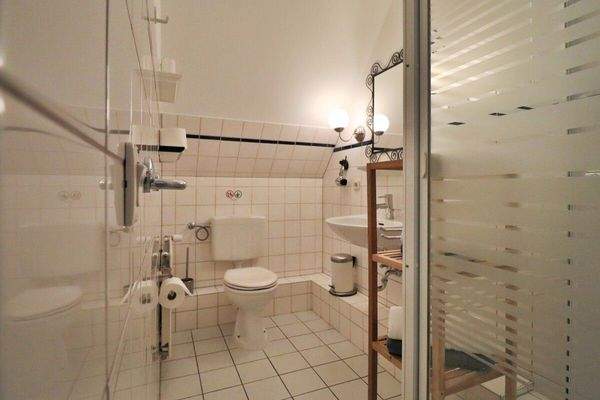 Dazugehöriges Duschbad