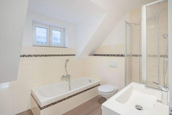 11 Bad Wanne Dusche Westen.jpg