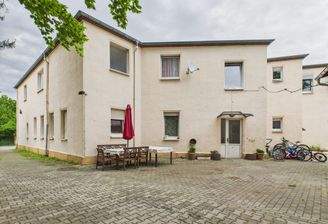 Hofansicht mit Hauseingang